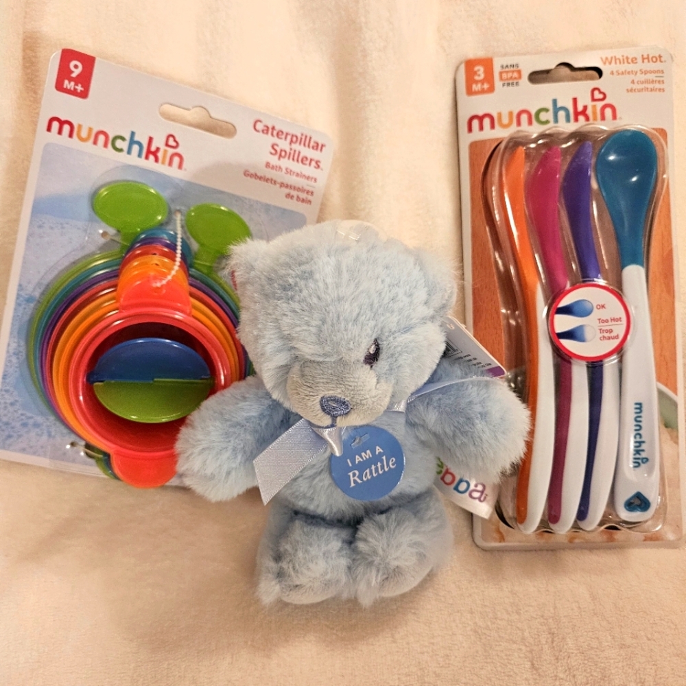 🧸 Baby bundle spoon and toys 🧸